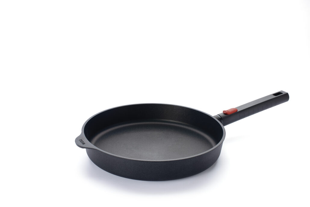 De Buyer 5130.20 Carbone Plus Round Frying Pan with Stainless Steel Cold Handle, 20 cm Diameter